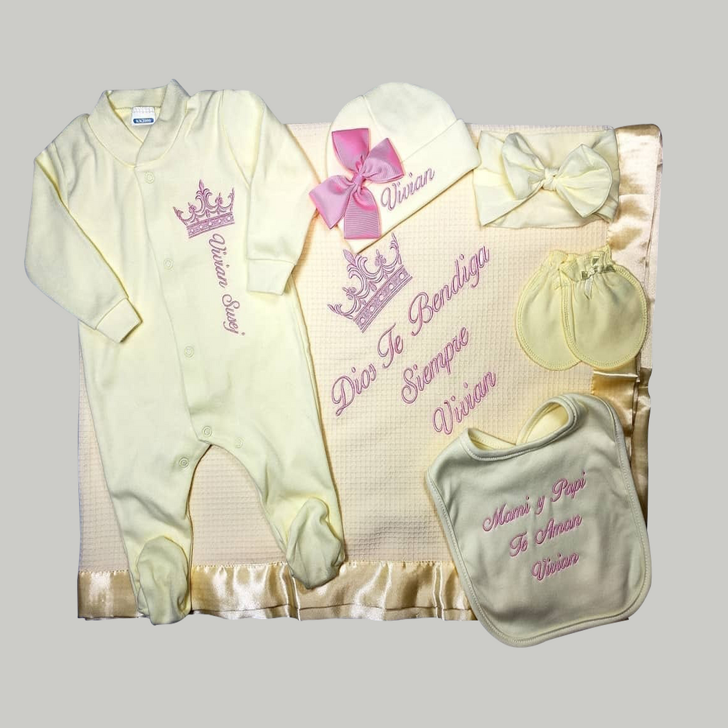 Newborn clothes online with mittens